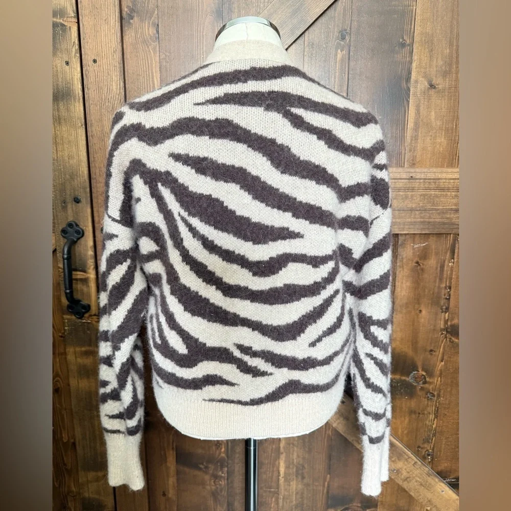J CREW Ribbed V-neck Alpaca Wool blend cardigan sweater in zebra stripe Size L
